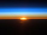 200px-582746main_sunrise_from_iss-4x3_428-321